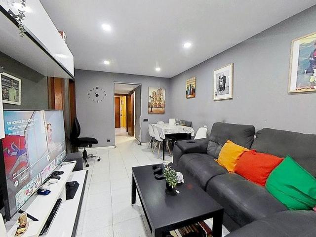 Piso en venta en calle Agudells, Barcelona, de 55 m² 3 habitaciones por 200.000
