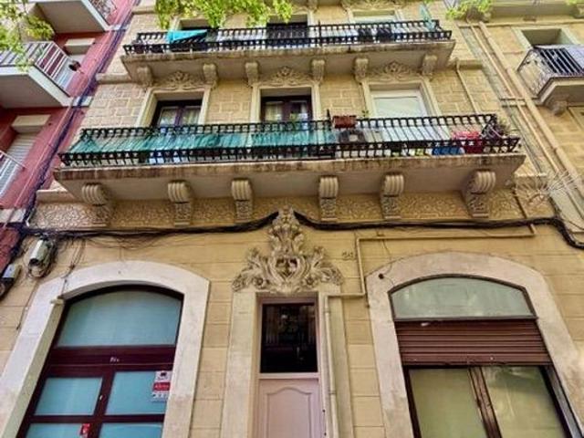 Piso en venta en calle Alio, Barcelona, de 54 m² 3 habitaciones por 385.000
