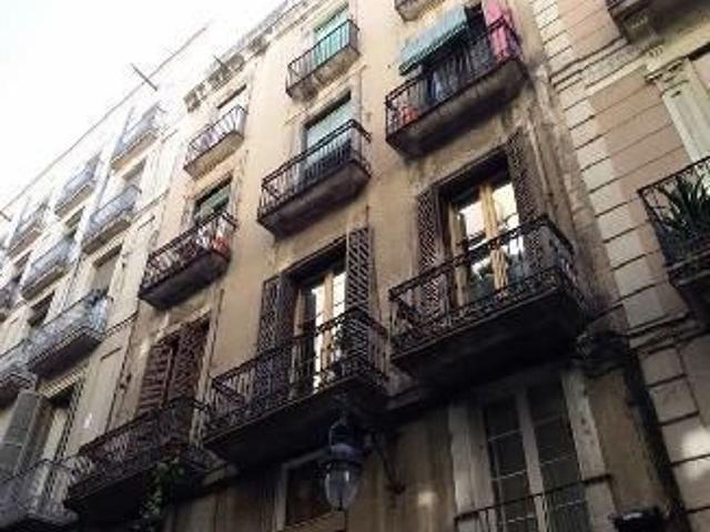 Piso en venta en calle Ample, Barcelona, de 70 m² 3 habitaciones por 213.600