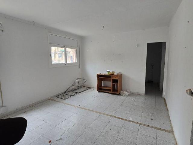 Piso en venta en calle Annibal D', Sabadell, de 62 m² 2 habitaciones por 80.000