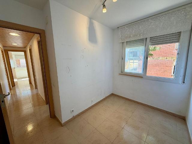 Piso en venta en calle Antonio Machado, Castelldefels, de 60 m² 3 habitaciones por 299.900