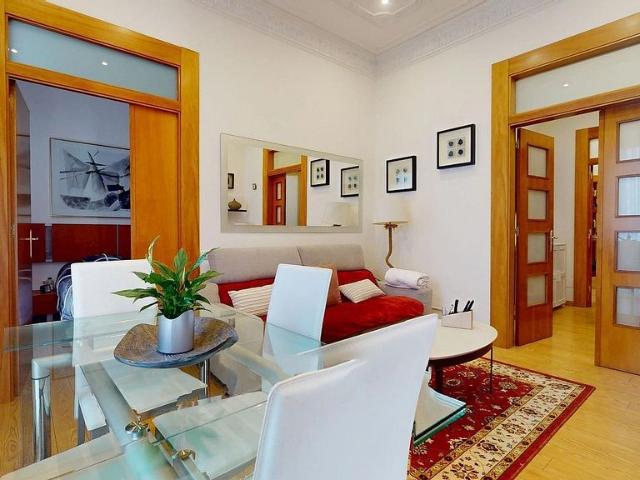 Piso en venta en calle Bailen, Barcelona, de 106 m² 3 habitaciones por 650.000