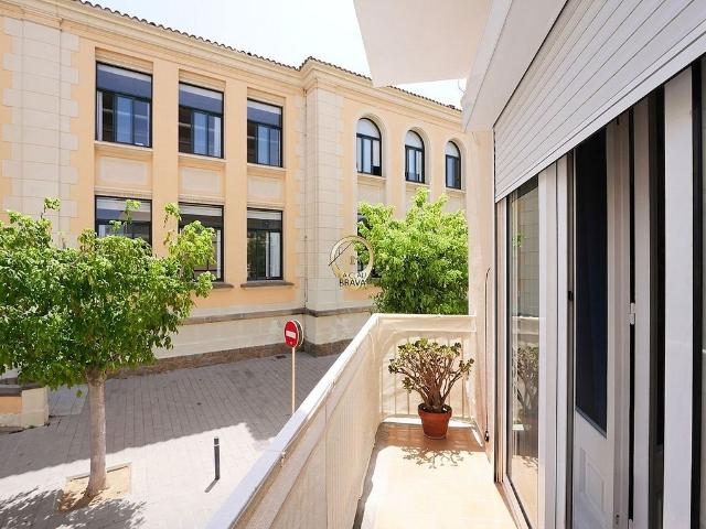 Piso en venta en calle Balmes, Palamós, de 70 m² 3 habitaciones por 239.000