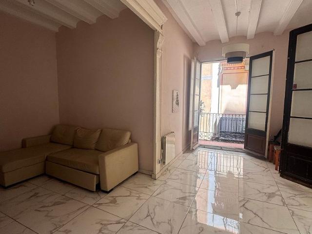 Piso en venta en calle Banys Vells, Barcelona, de 90 m² 3 habitaciones por 320.000