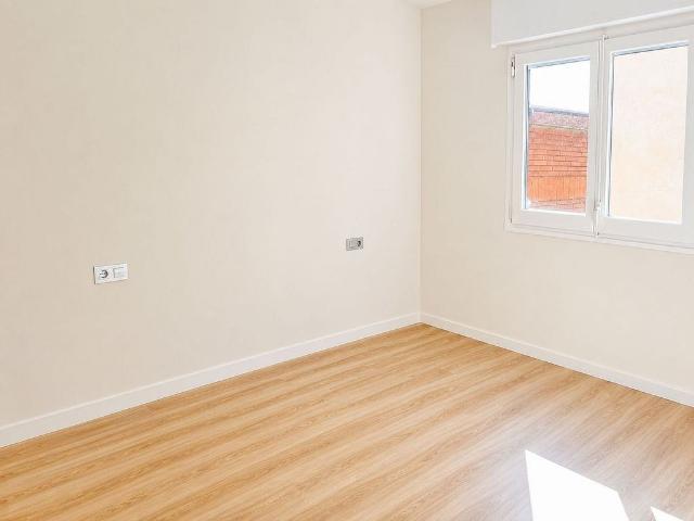 Piso en venta en calle Baronessa de Malda, Esplugues de Llobregat, de 52 m² 3 habitaciones por 280.000