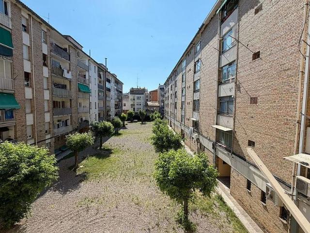 Piso en venta en calle Barcelona, Girona, de 101 m² 3 habitaciones por 270.000