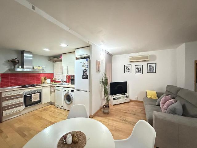 Piso en venta en calle Barcelona, Molins de Rei, de 53 m² 2 habitaciones por 180.000