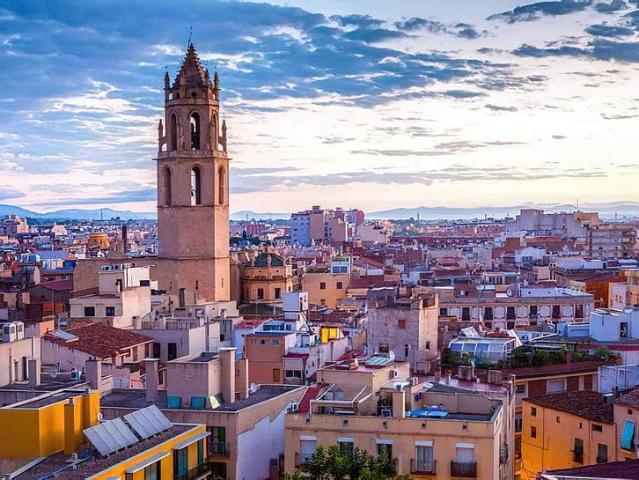 Piso en venta en calle Barcelona, Reus, de 87 m² 2 habitaciones por 38.000
