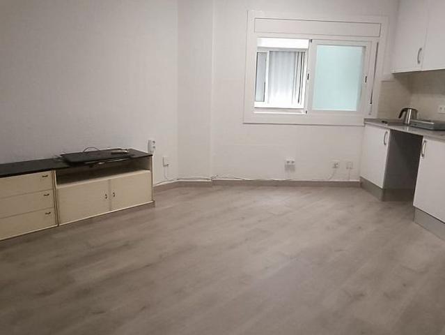 Piso en venta en calle Berlin, Barcelona, de 31 m² 1 habitación por 210.000