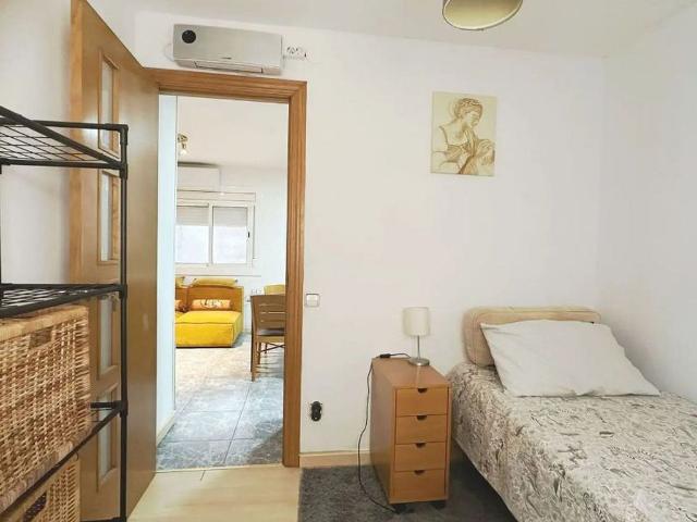 Piso en venta en calle Bòbiles, Hospitalet de Llobregat, L´, de 41 m² 2 habitaciones por 165.000