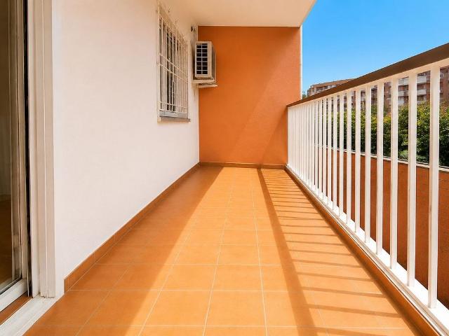 Piso en venta en calle Cultura, Santa Coloma de Gramanet, de 125 m² 4 habitaciones por 327.900