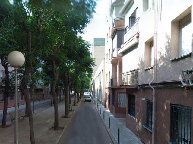 Piso en venta en calle De Campoamor, Sabadell, de 68 m² 2 habitaciones por 71.000