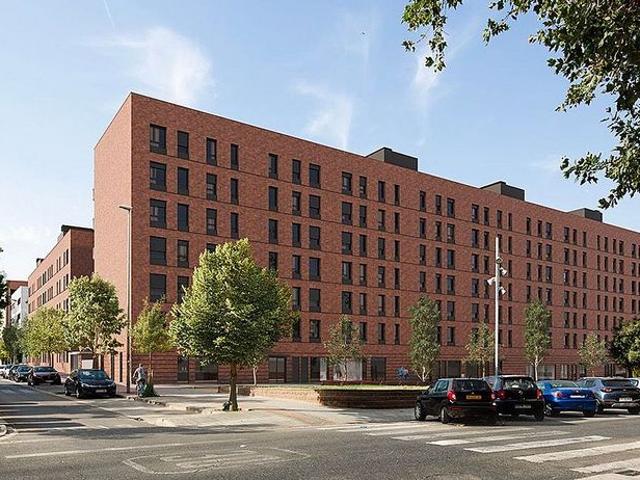 Piso en venta en calle Cantabria, Barbera del Vallès, de 70 m² 2 habitaciones por 303.000