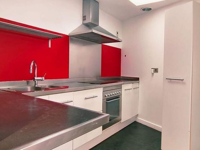 Piso en venta en calle Canyameres, Barcelona, de 72 m² 3 habitaciones por 219.900
