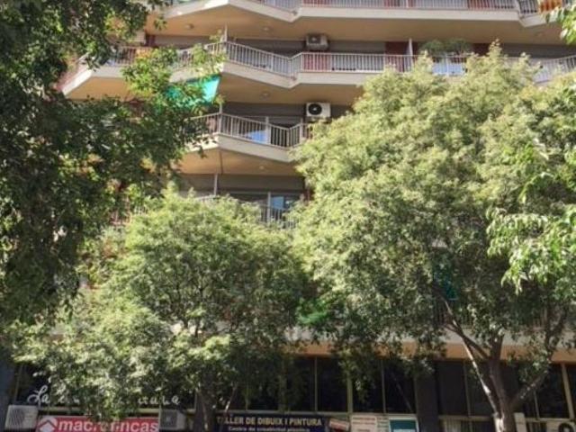 Piso en venta en calle Casanova Barcelona, Barcelona, de 80 m² 4 habitaciones por 598.000