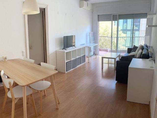 Piso en venta en calle Casanova, Barcelona, de 80 m² 4 habitaciones por 598.000
