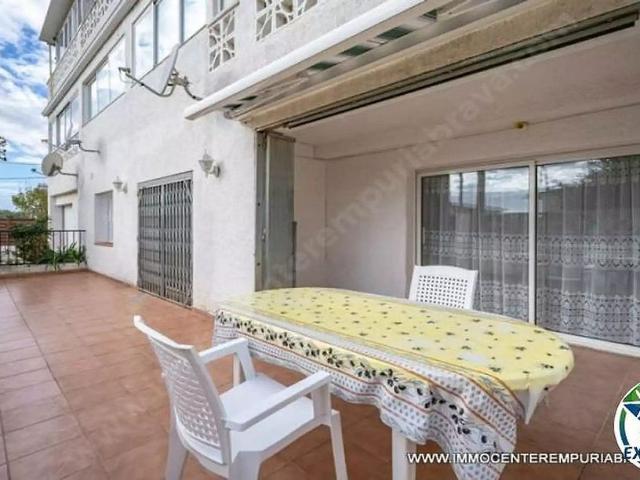 Piso en venta en calle Carmençó, Castelló d´Empúries, de 66 m² 4 habitaciones por 249.000