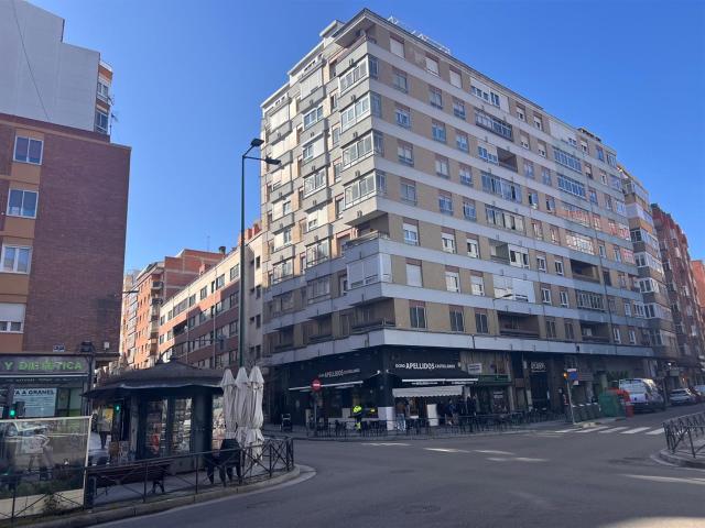 Piso En Venta En Calle Cervantes 125m² Valladolid