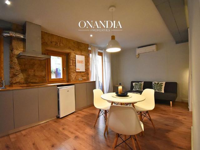 Piso en venta en calle CL Mercaders, Barcelona, de 38 m² 1 habitación por 215.000