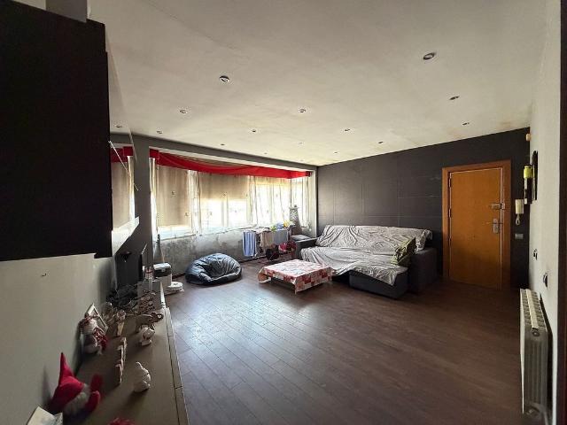 Piso en venta en calle CL Alfons XII, Badalona, de 98 m² 3 habitaciones por 240.000