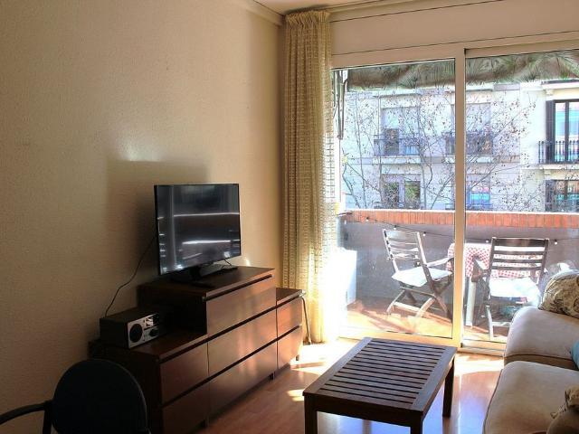 Piso en venta en calle CL Casp, Barcelona, de 74 m² 3 habitaciones por 495.000