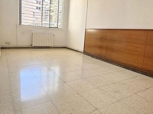 Piso en venta en calle CL Casp, Barcelona, de 77 m² 3 habitaciones por 449.900