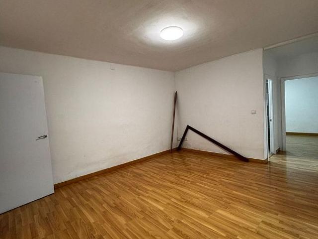 Piso en venta en calle CL Gaia, Barcelona, de 73 m² 3 habitaciones por 229.000