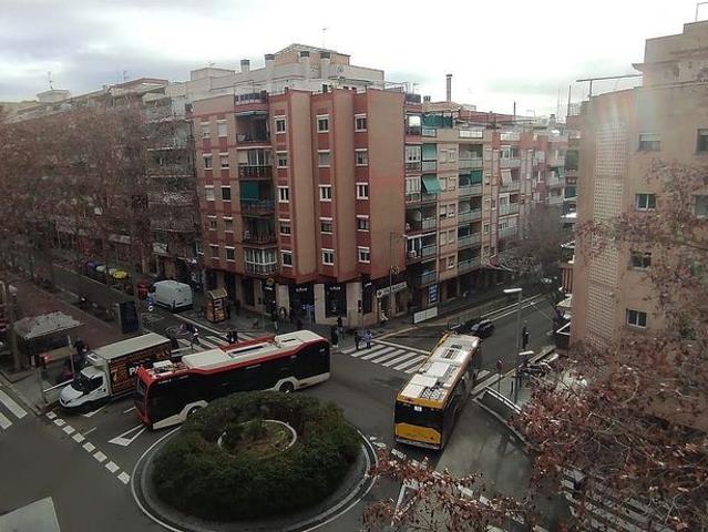 Piso en venta en calle CL Irlanda, Santa Coloma de Gramanet, de 70 m² 3 habitaciones por 279.000