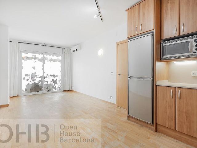 Piso en venta en calle CL Roger de Flor, Barcelona, de 69 m² 3 habitaciones por 415.000