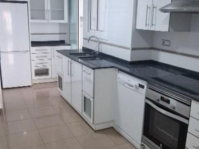 Piso en venta en calle Clavells, Hospitalet de Llobregat, L´, de 100 m² 4 habitaciones por 432.000