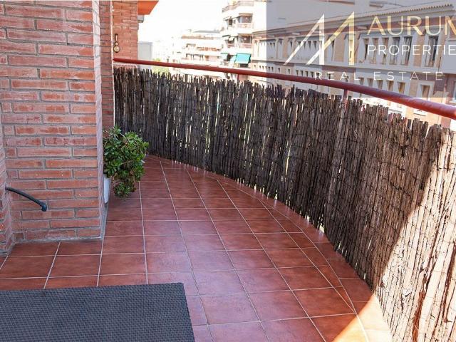 Piso en venta en calle Comte Borrell, Barcelona, de 82 m² 3 habitaciones por 705.000