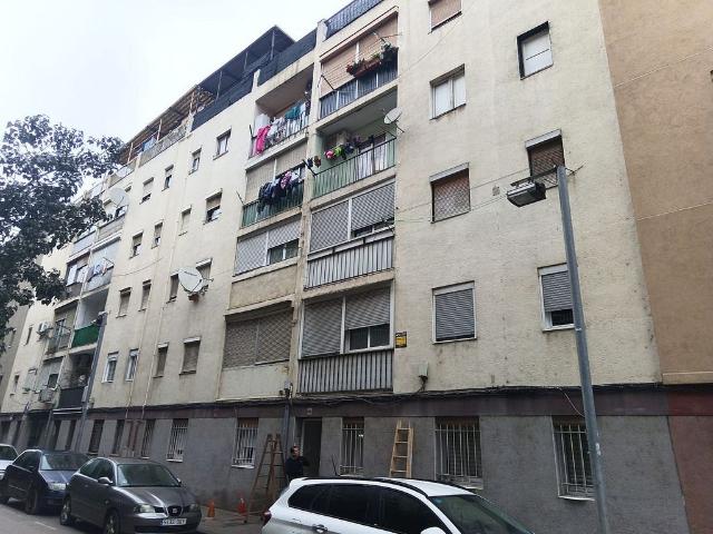 Piso en venta en calle Conca, Montcada i Reixac, de 53 m² 3 habitaciones por 83.200