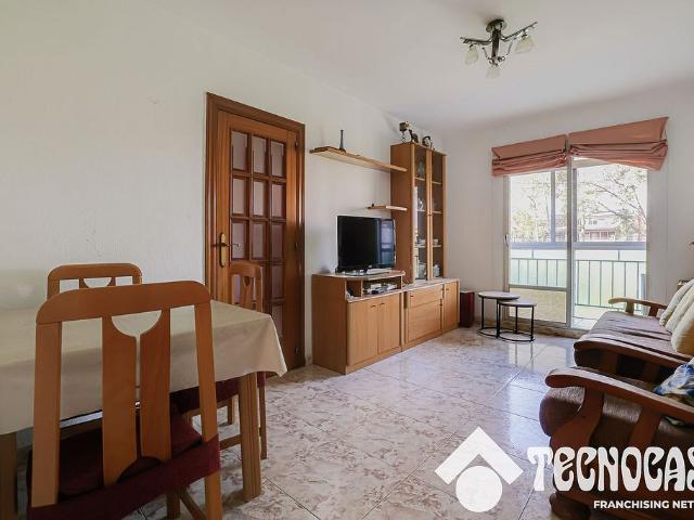 Piso en venta en calle Constitucio, Sant Feliu de Llobregat, de 61 m² 3 habitaciones por 215.000