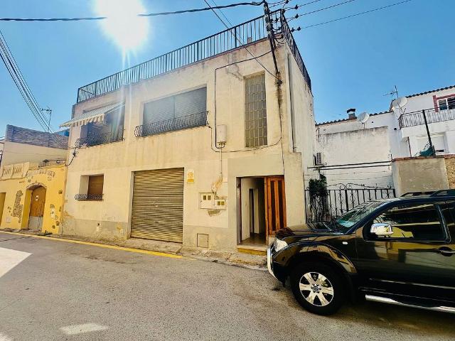 Piso en venta en calle Cònsol, Castelló d´Empúries, de 129 m² 3 habitaciones por 180.000