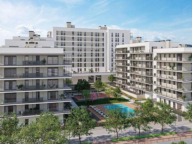 Piso en venta en calle Còrdova, Cerdanyola del Vallès, de 109 m² 4 habitaciones por 532.000