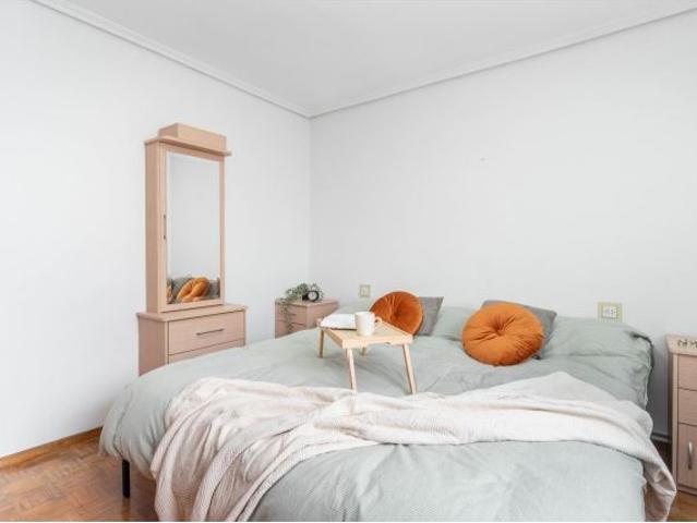 Piso en venta en Calle Covadonga, 4