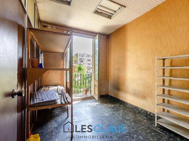 Piso en venta en calle Creu Coberta, Barcelona, de 77 m² 3 habitaciones por 365.000