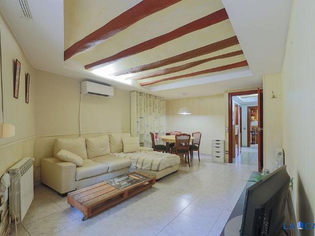 Piso en venta en calle Creu Coberta, Barcelona, de 94 m² 3 habitaciones por 425.000