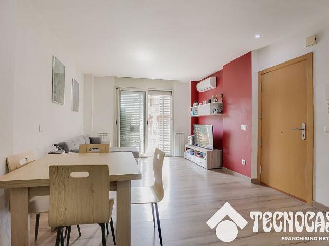 Piso en venta en calle Duc de Tetuan, Montcada i Reixac, de 76 m² 2 habitaciones por 212.000