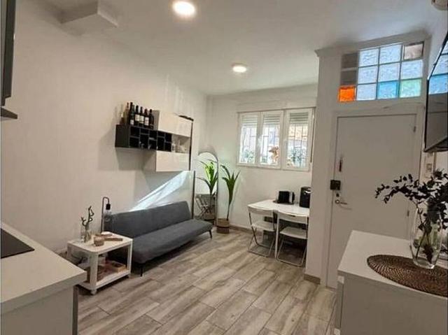 Piso en venta en calle D' Amadeu Vives, Hospitalet de Llobregat, L´, de 55 m² 2 habitaciones por 115.000