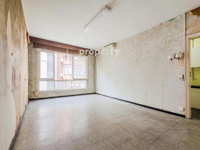 Piso en venta en calle D'agramunt, Barcelona, de 103 m² 4 habitaciones por 475.000