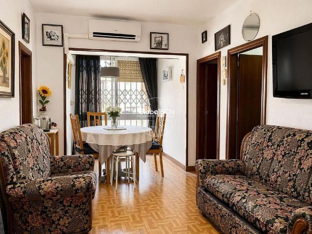 Piso en venta en calle D'aiguablava, Barcelona, de 49 m² 3 habitaciones por 140.000