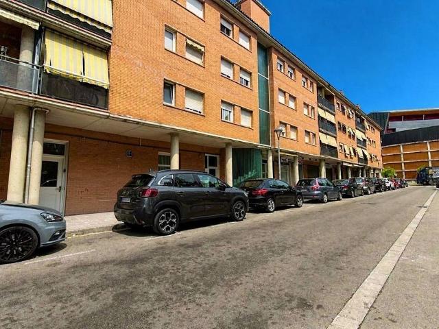 Piso en venta en calle D'alacant, Montcada i Reixac, de 90 m² 4 habitaciones por 335.000