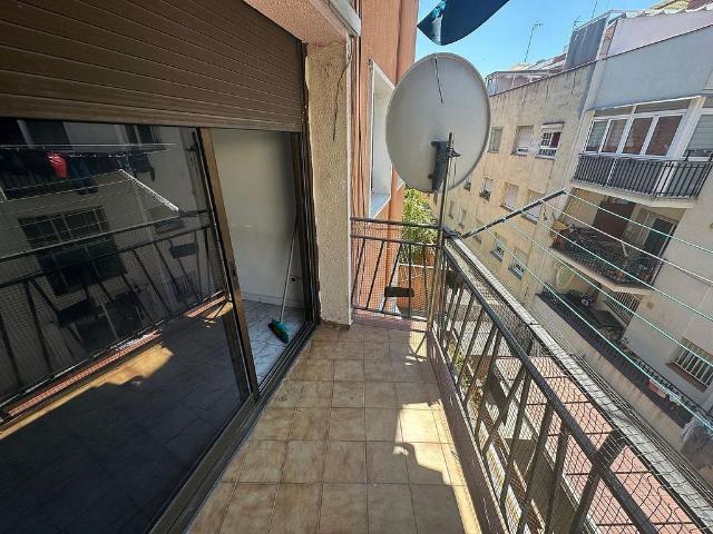 Piso en venta en calle D'alexander Fleming, Mollet del Vallès, de 60 m² 3 habitaciones por 153.000
