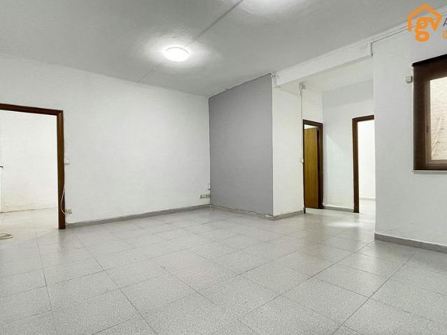 Piso en venta en calle D'alella, Barcelona, de 52 m² 2 habitaciones por 199.000