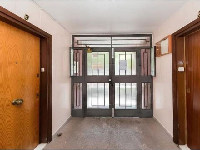 Piso en venta en calle D'alfons El Magnànim, Barcelona, de 52 m² 3 habitaciones por 123.000