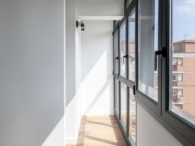 Piso en venta en calle D'alfons El Magnànim, Barcelona, de 53 m² 3 habitaciones por 319.900
