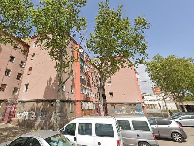 Piso en venta en calle D'alfons XII, Badalona, de 55 m² 3 habitaciones por 52.000