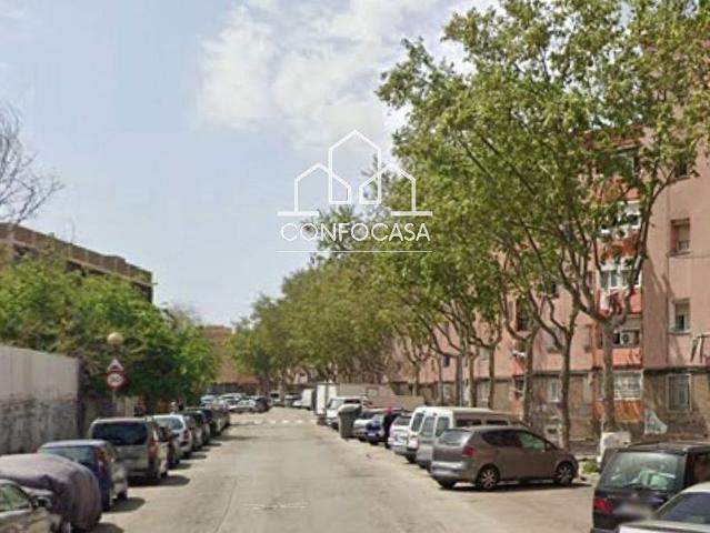 Piso en venta en calle D'alfons XII, Badalona, de 60 m² 3 habitaciones por 43.000