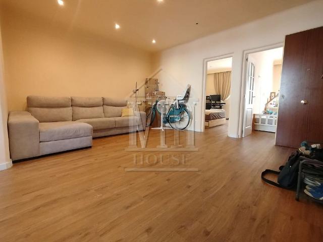 Piso en venta en calle D'alfons XII, Badalona, de 76 m² 3 habitaciones por 329.000